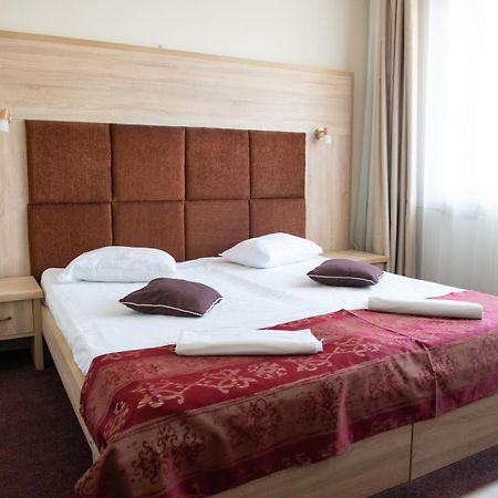 Hotel Panoramic รึมนิคูวัลเจีย ภายนอก รูปภาพ
