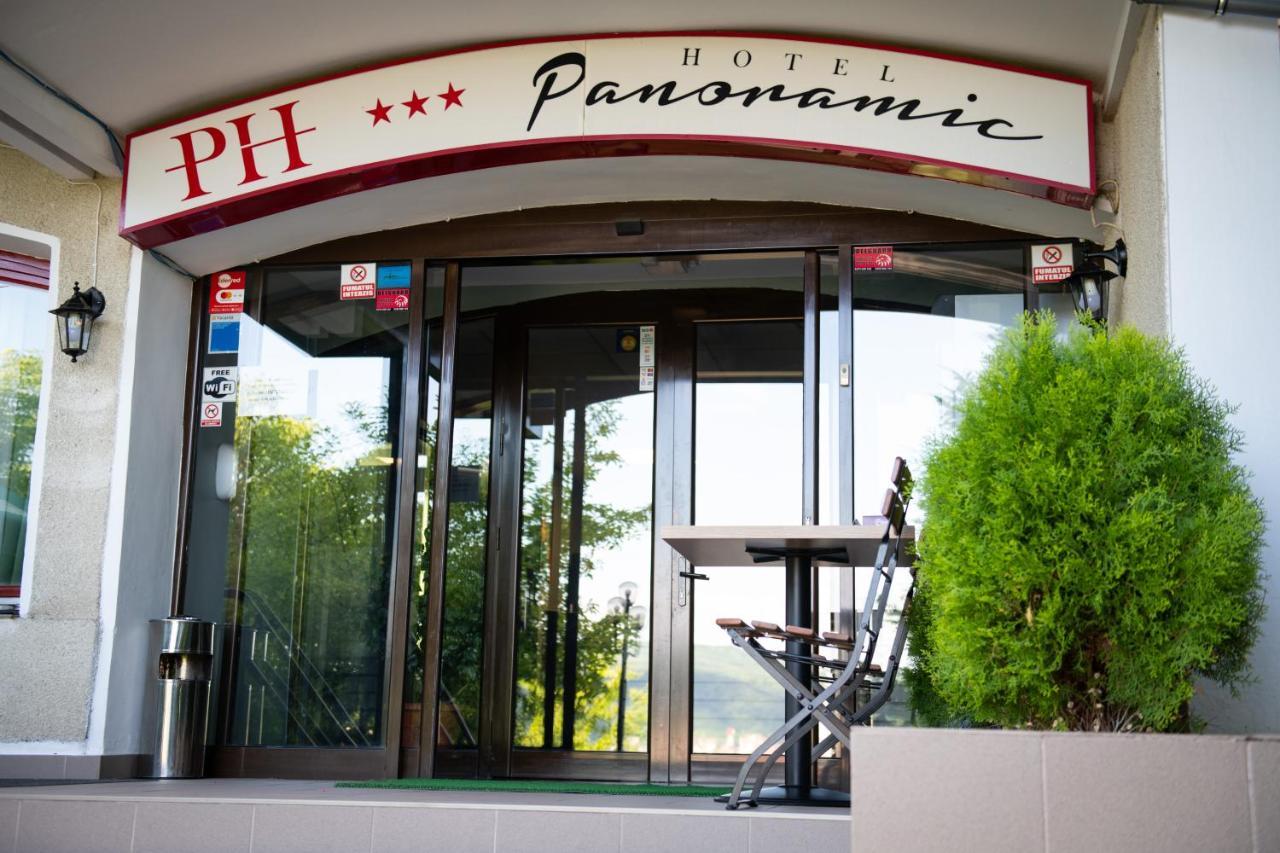 Hotel Panoramic รึมนิคูวัลเจีย ภายนอก รูปภาพ