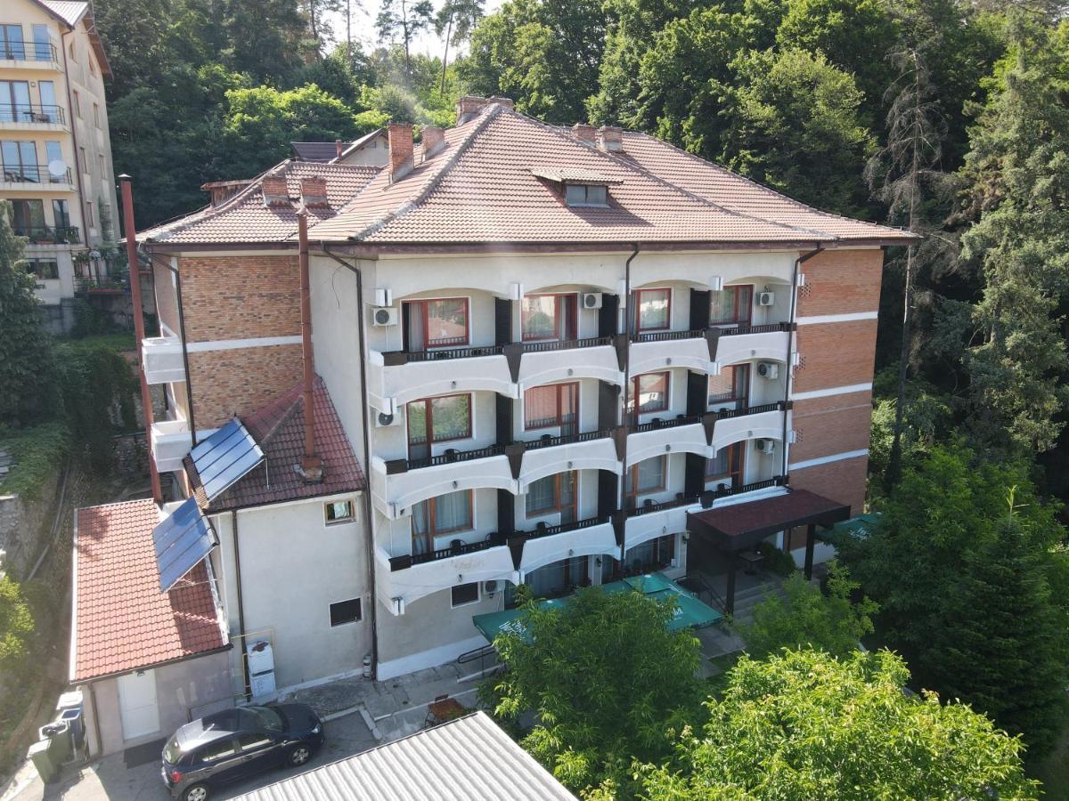 Hotel Panoramic รึมนิคูวัลเจีย ภายนอก รูปภาพ