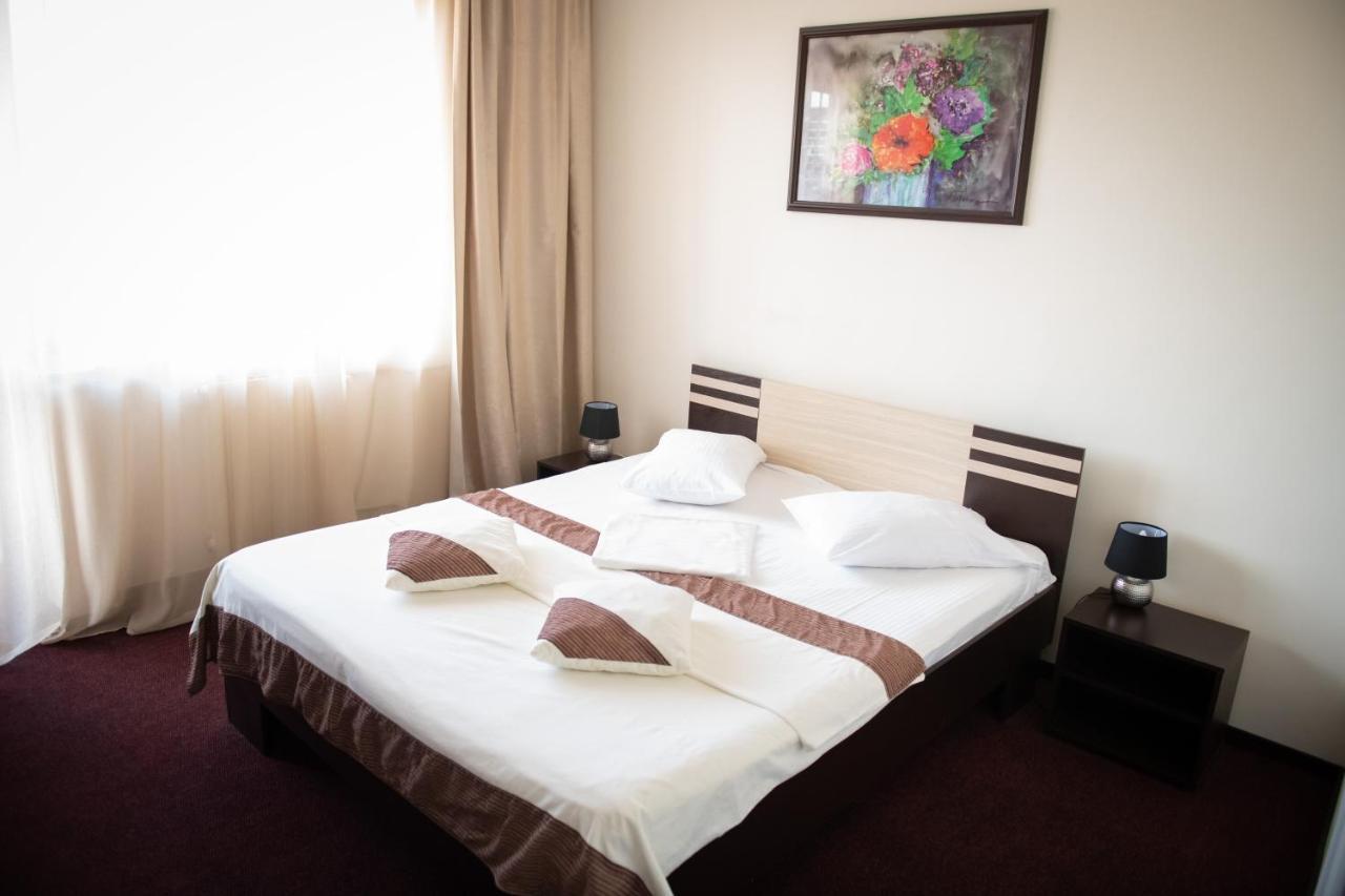 Hotel Panoramic รึมนิคูวัลเจีย ภายนอก รูปภาพ