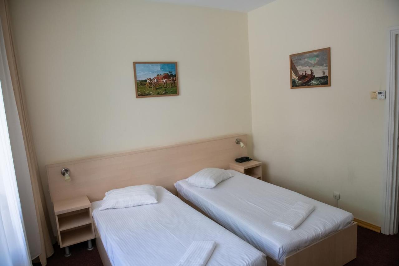 Hotel Panoramic รึมนิคูวัลเจีย ภายนอก รูปภาพ