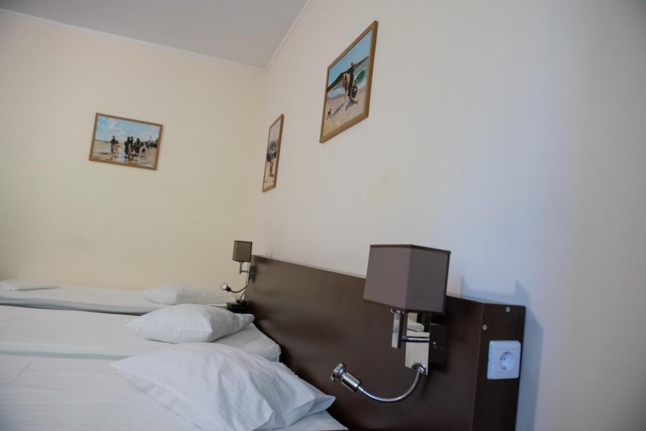Hotel Panoramic รึมนิคูวัลเจีย ภายนอก รูปภาพ