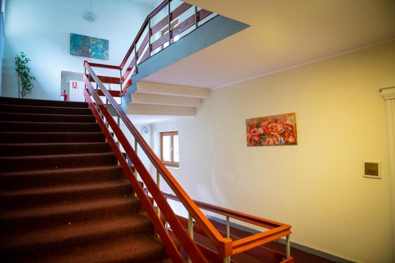 Hotel Panoramic รึมนิคูวัลเจีย ภายนอก รูปภาพ