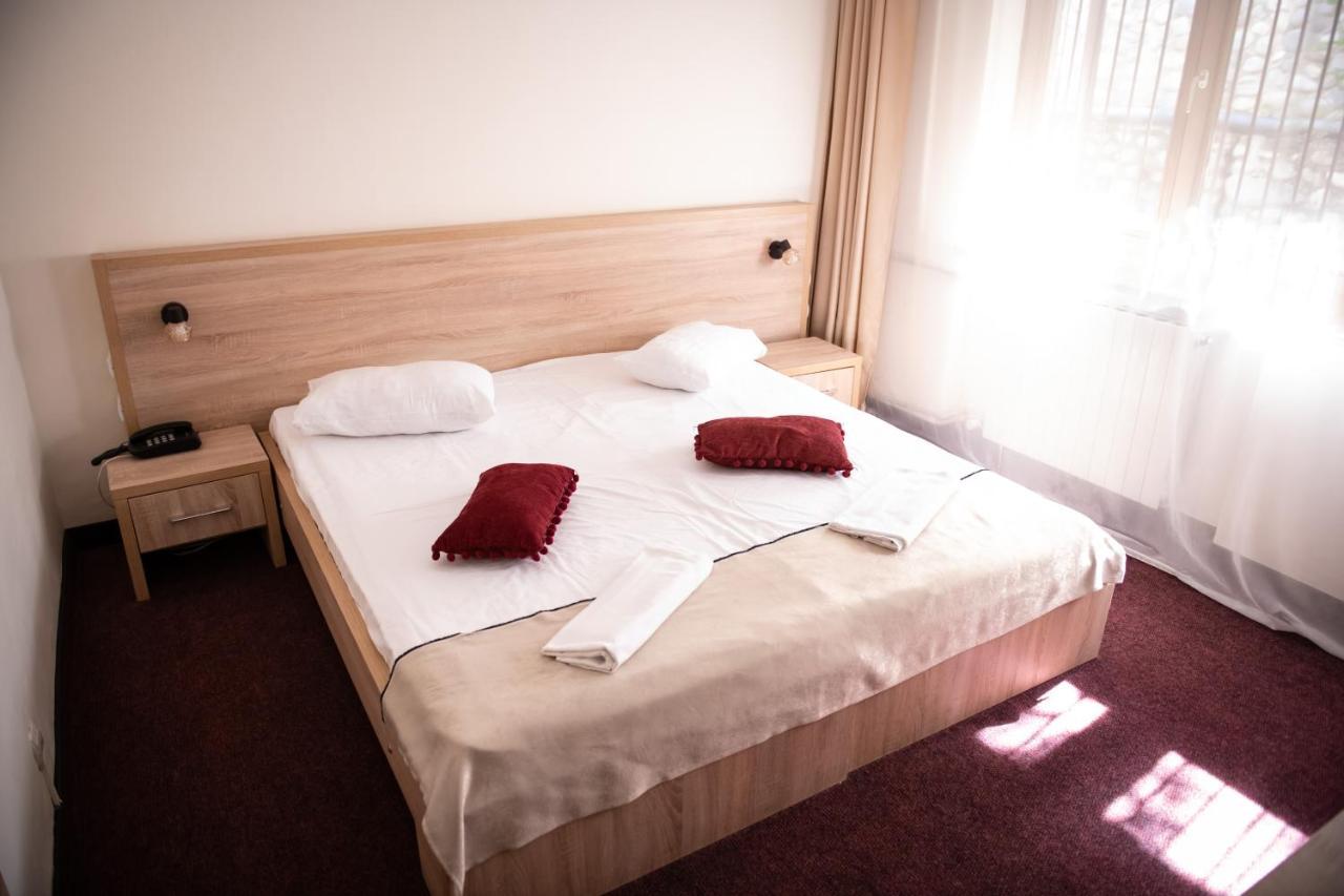 Hotel Panoramic รึมนิคูวัลเจีย ภายนอก รูปภาพ