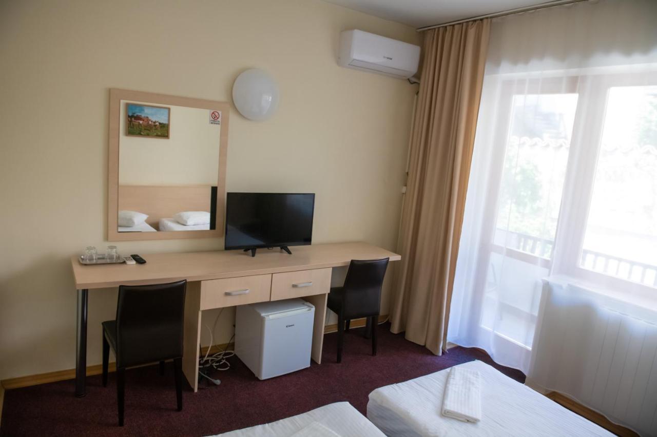 Hotel Panoramic รึมนิคูวัลเจีย ภายนอก รูปภาพ