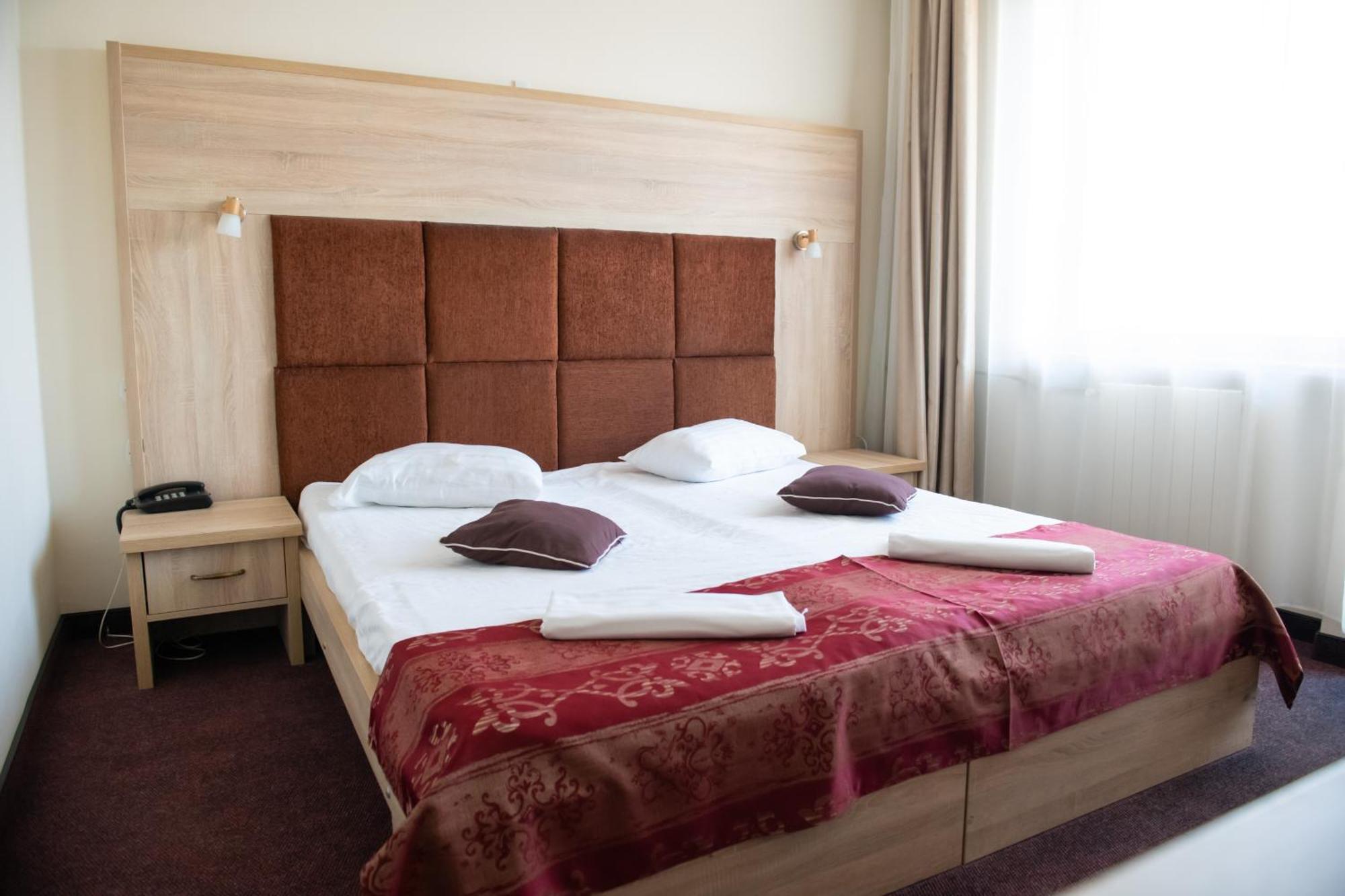 Hotel Panoramic รึมนิคูวัลเจีย ภายนอก รูปภาพ
