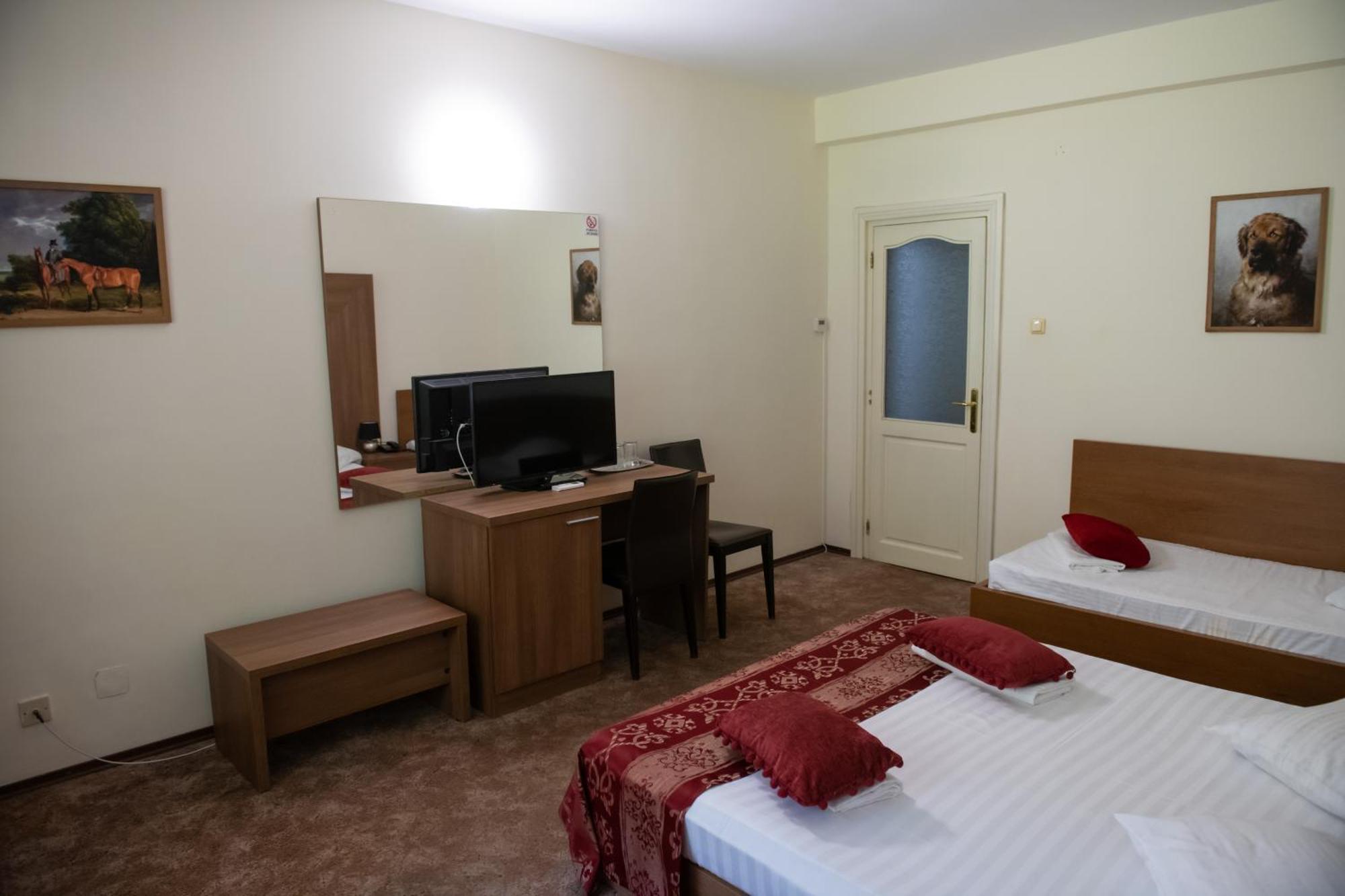 Hotel Panoramic รึมนิคูวัลเจีย ภายนอก รูปภาพ