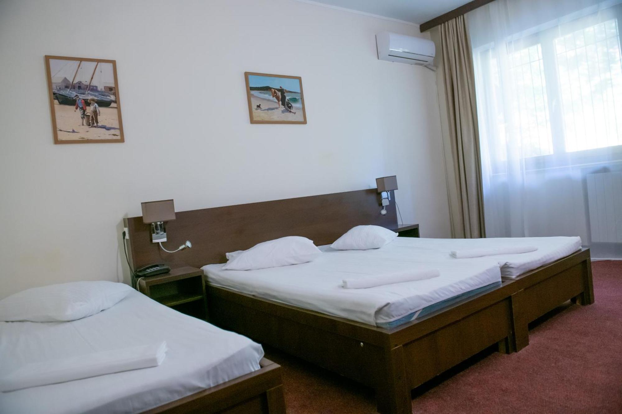 Hotel Panoramic รึมนิคูวัลเจีย ภายนอก รูปภาพ