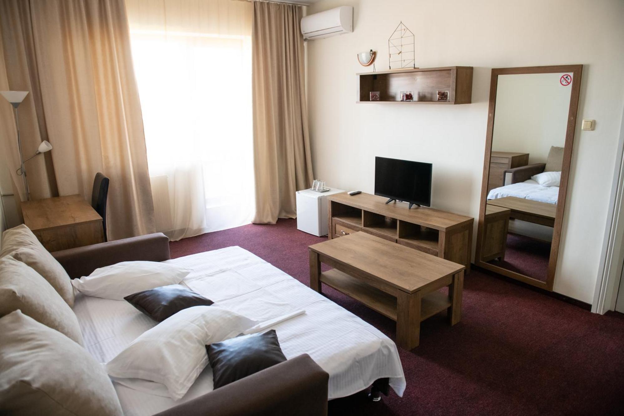 Hotel Panoramic รึมนิคูวัลเจีย ภายนอก รูปภาพ